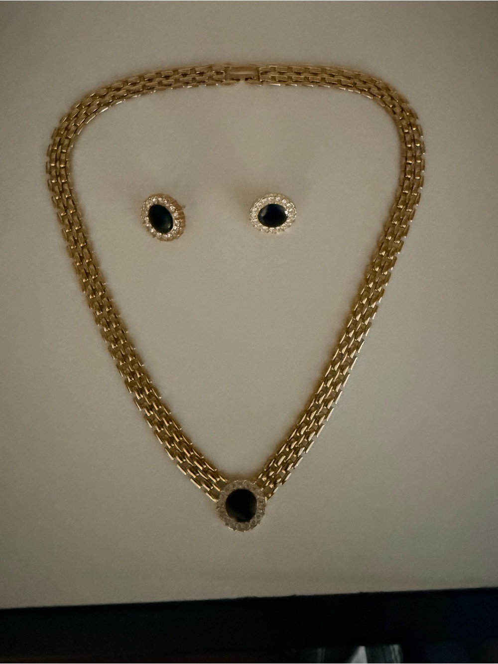 Vintage park lane Gold tone Chain Necklace with Black Stone and matching earring - Picture 2 of 4